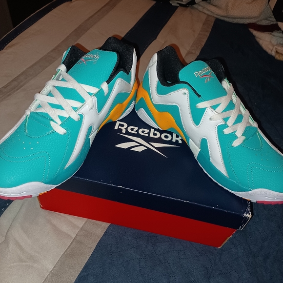 Reebok - Picture 4 of 6